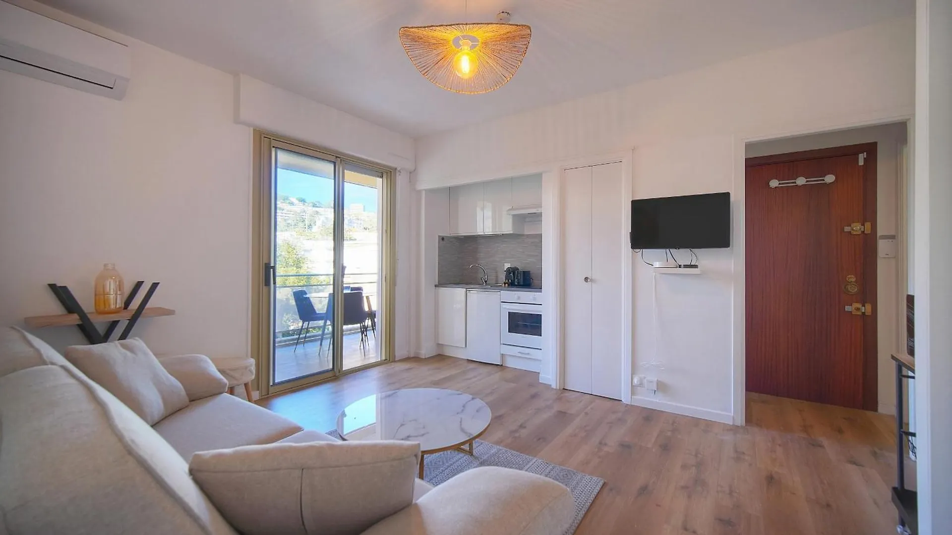 Studio Lumineux Avec Loggia A0B203 Κάννες