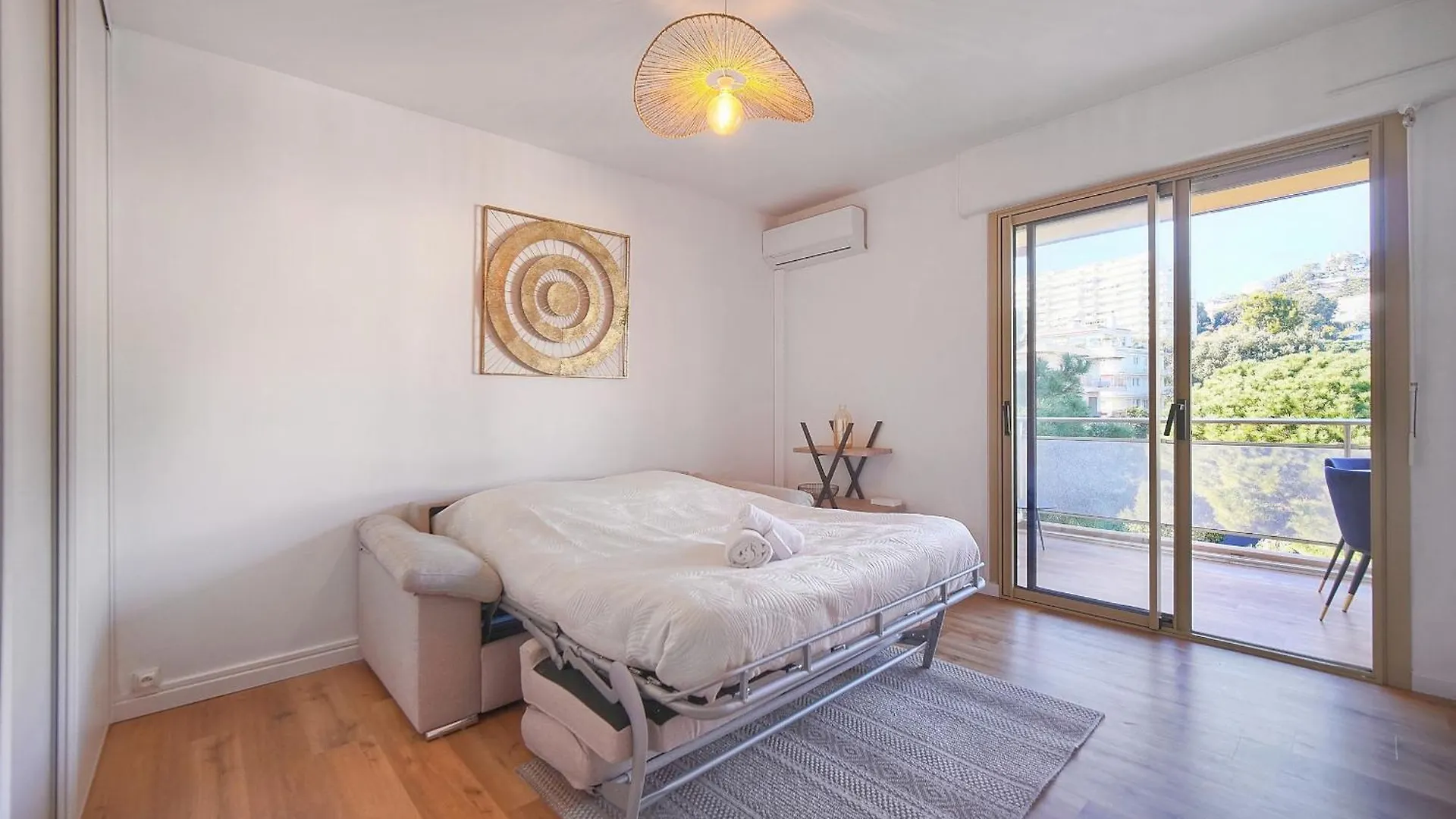 Studio Lumineux Avec Loggia A0B203 Cannes France