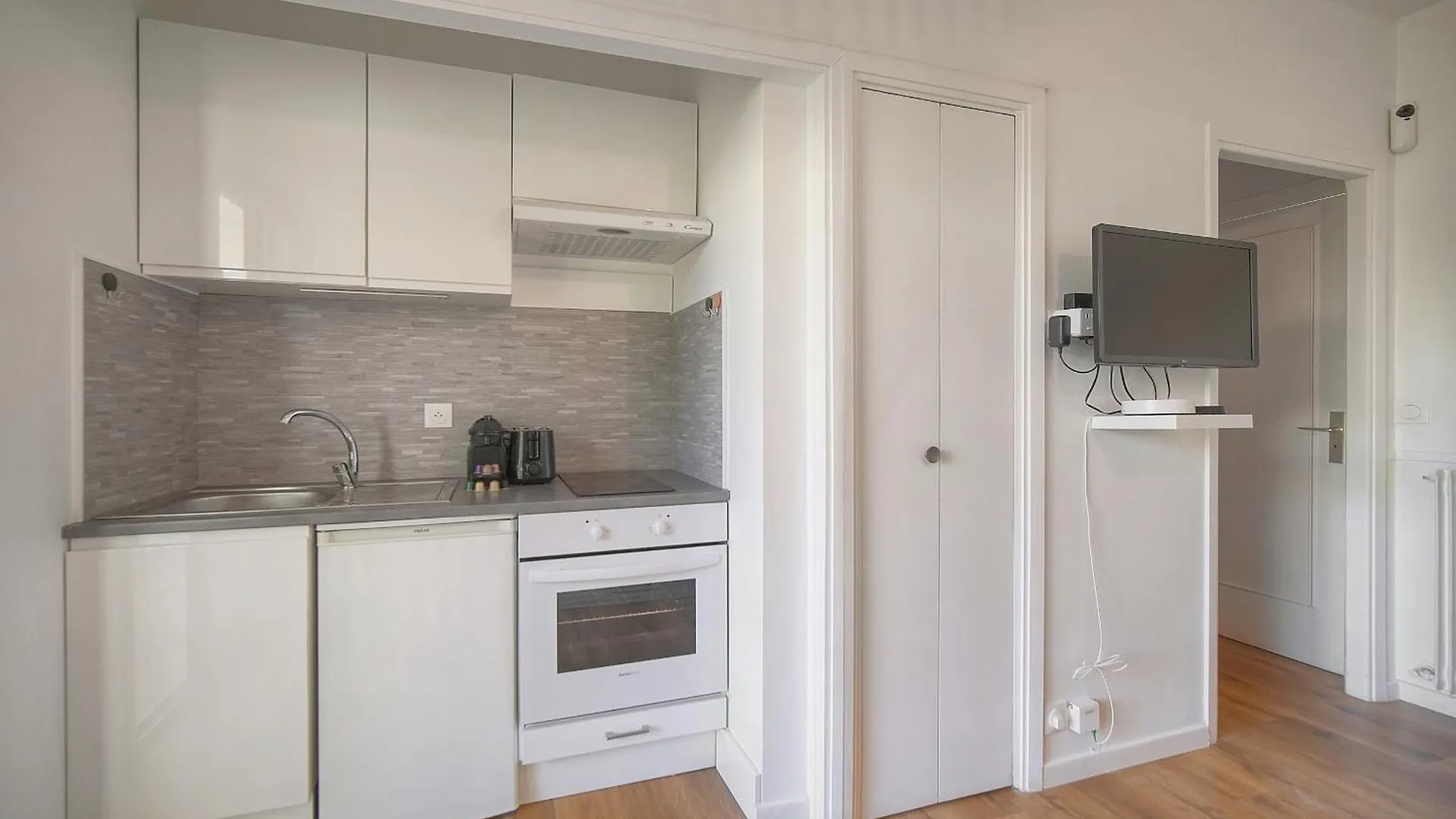 Studio Lumineux Avec Loggia A0B203 Cannes Apartment