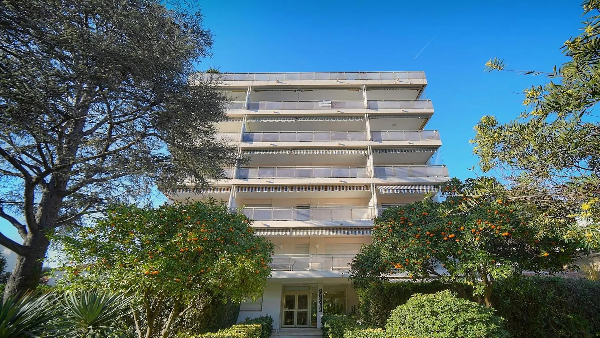 Studio Lumineux Avec Loggia A0B203 Cannes France