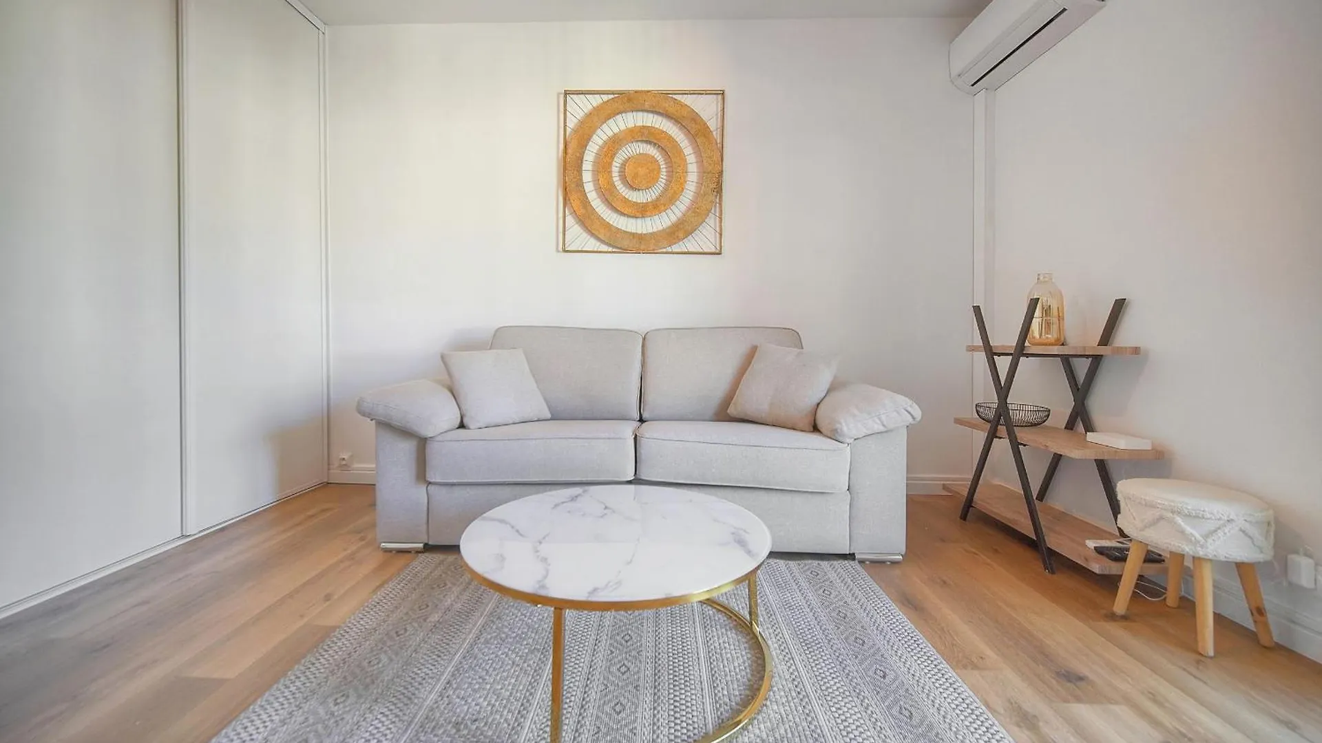 Studio Lumineux Avec Loggia A0B203 Cannes